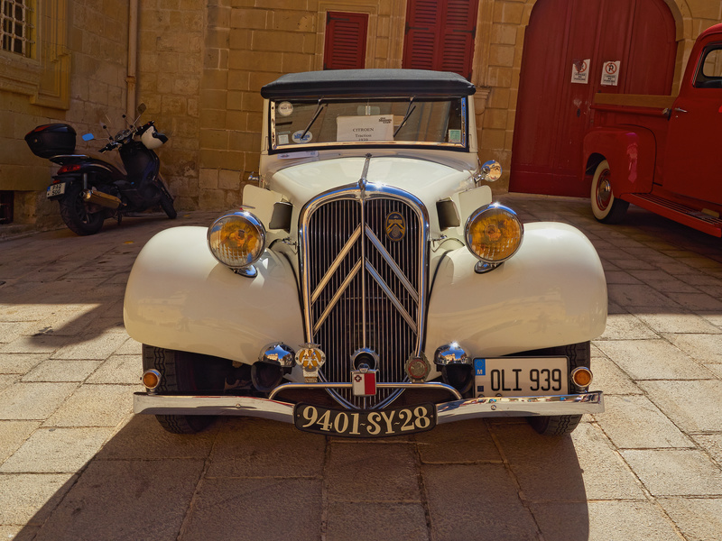 Citroën Traction Avant,
        Mdina